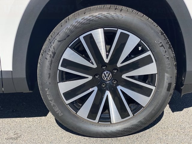 2027 Volkswagen Atlas SE with Technology