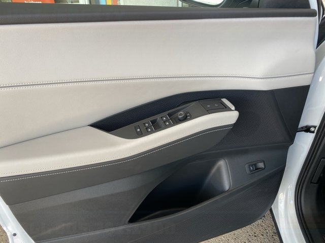 2027 Volkswagen Atlas SE with Technology