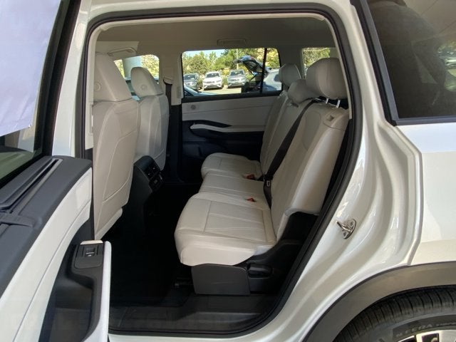 2027 Volkswagen Atlas SE with Technology