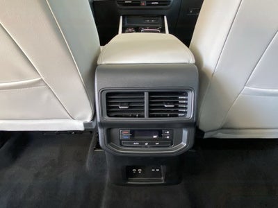 2027 Volkswagen Atlas SE with Technology