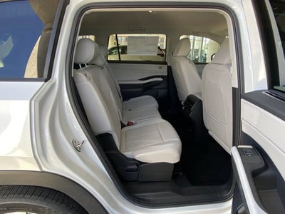 2027 Volkswagen Atlas SE with Technology
