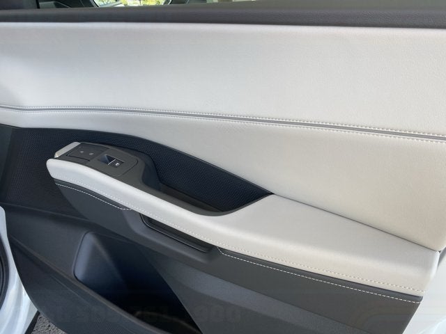 2027 Volkswagen Atlas SE with Technology