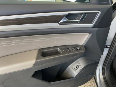 2023 Volkswagen Atlas 3.6L V6 SE with Technology