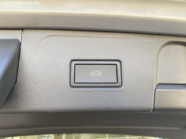 2023 Volkswagen Atlas 3.6L V6 SE with Technology