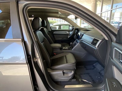 2023 Volkswagen Atlas 3.6L V6 SE with Technology