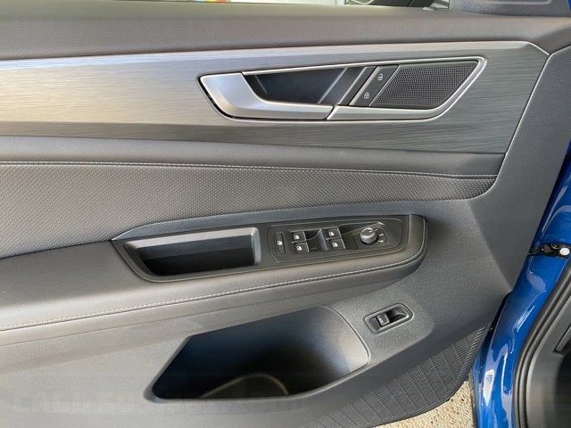 2025 Volkswagen Atlas Cross Sport 2.0T SE with Technology