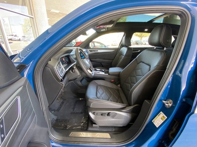 2025 Volkswagen Atlas Cross Sport 2.0T SE with Technology