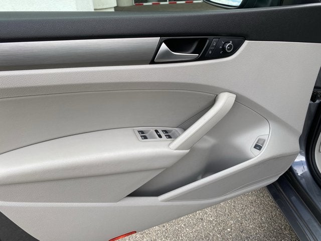 2014 Volkswagen Passat SE w/Sunroof