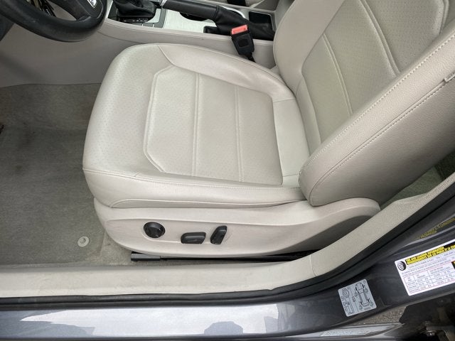 2014 Volkswagen Passat SE w/Sunroof