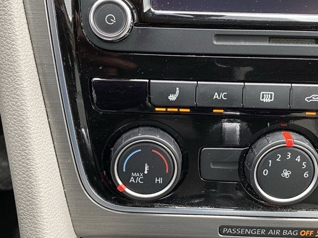 2014 Volkswagen Passat SE w/Sunroof