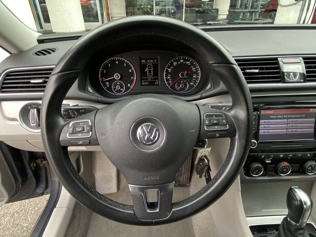 2014 Volkswagen Passat SE w/Sunroof