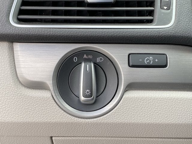 2014 Volkswagen Passat SE w/Sunroof