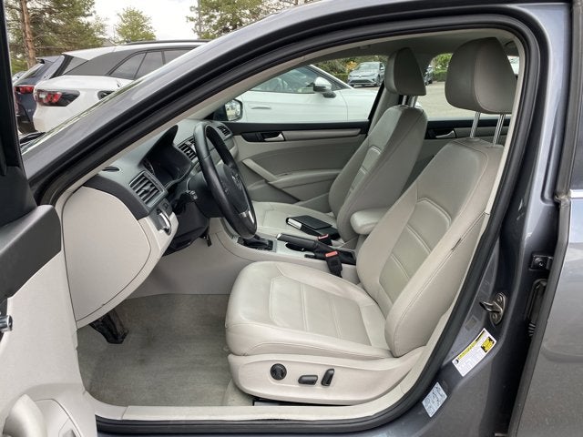 2014 Volkswagen Passat SE w/Sunroof