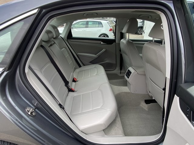 2014 Volkswagen Passat SE w/Sunroof