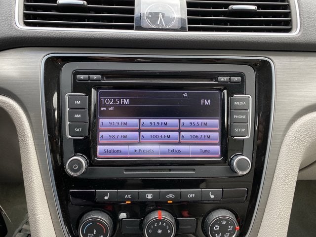 2014 Volkswagen Passat SE w/Sunroof