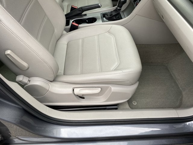 2014 Volkswagen Passat SE w/Sunroof