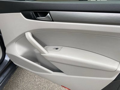 2014 Volkswagen Passat SE w/Sunroof