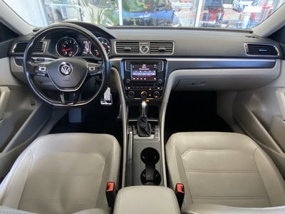 2017 Volkswagen Passat 1.8T R-Line