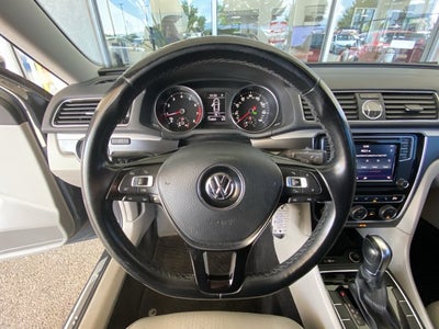 2017 Volkswagen Passat 1.8T R-Line