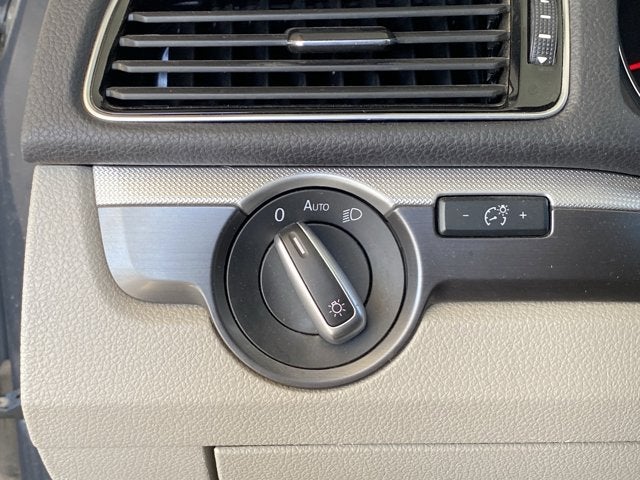 2017 Volkswagen Passat 1.8T R-Line