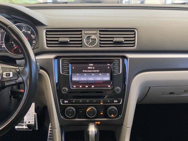 2017 Volkswagen Passat 1.8T R-Line