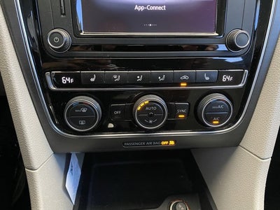 2017 Volkswagen Passat 1.8T R-Line