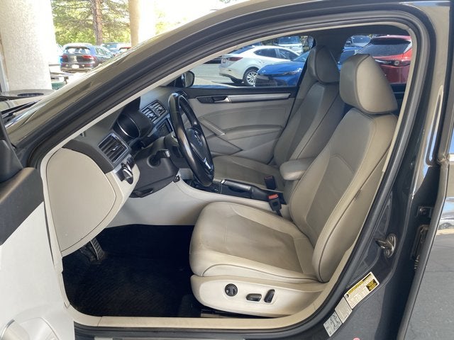 2017 Volkswagen Passat 1.8T R-Line