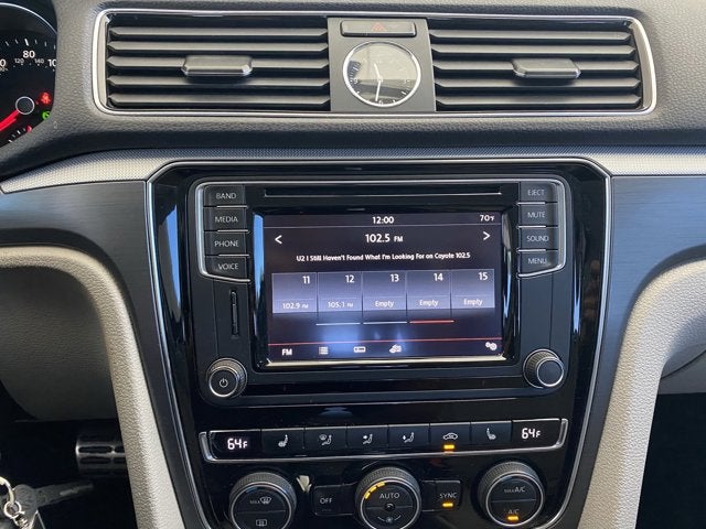 2017 Volkswagen Passat 1.8T R-Line