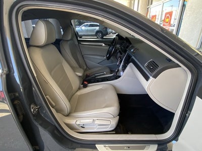 2017 Volkswagen Passat 1.8T R-Line