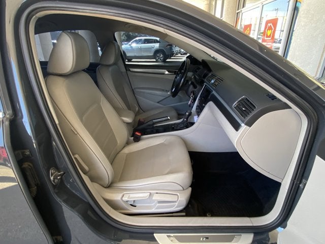 2017 Volkswagen Passat 1.8T R-Line