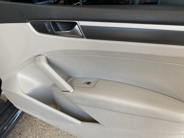 2017 Volkswagen Passat 1.8T R-Line