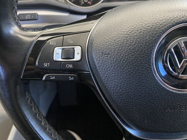 2017 Volkswagen Passat 1.8T R-Line