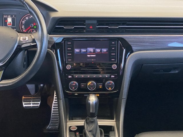 2021 Volkswagen Passat 2.0T R-Line