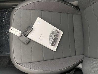 2025 Volkswagen Taos 1.5T SE Black