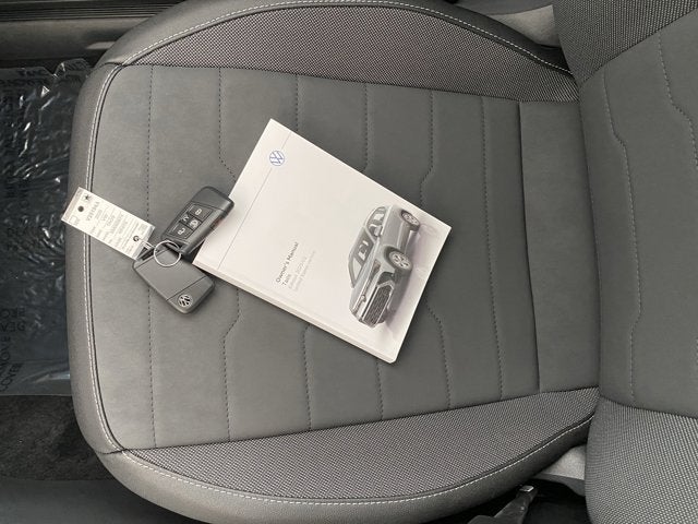 2025 Volkswagen Taos 1.5T SE Black