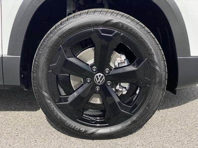 2025 Volkswagen Taos 1.5T SE Black