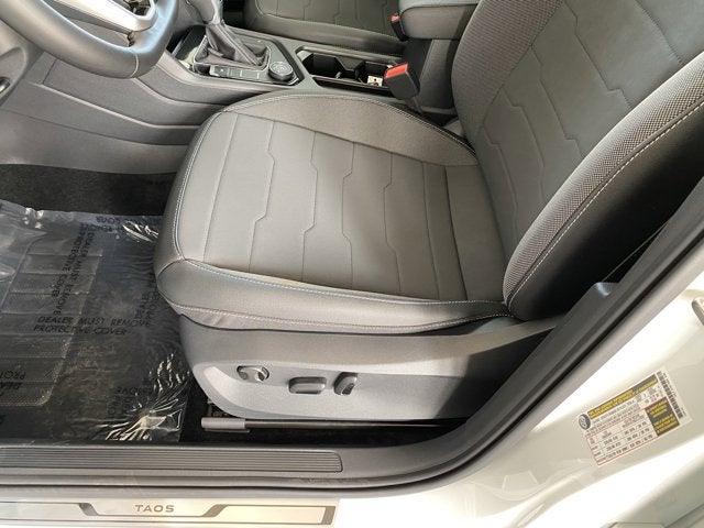 2025 Volkswagen Taos 1.5T SE Black