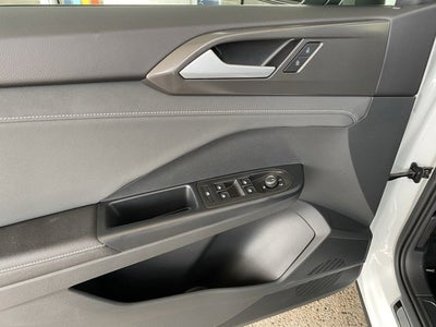 2025 Volkswagen Taos 1.5T SE Black