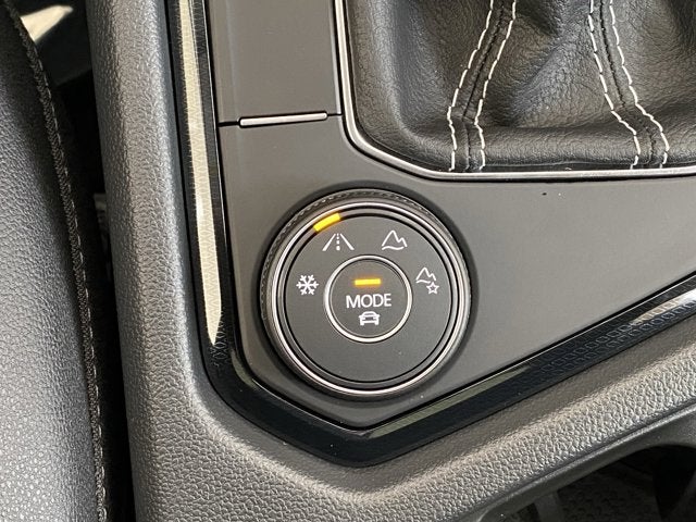 2025 Volkswagen Taos 1.5T SE Black