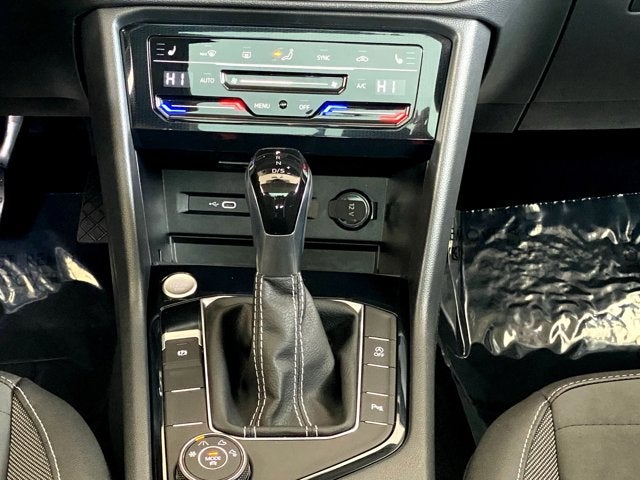 2025 Volkswagen Taos 1.5T SE Black