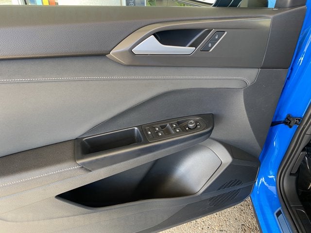 2026 Volkswagen Taos SE Black