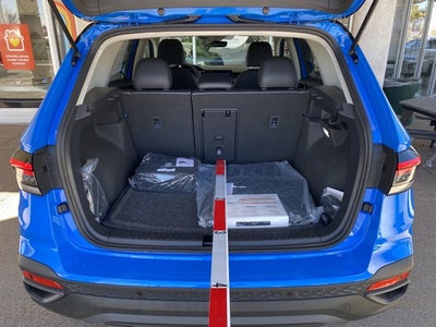 2026 Volkswagen Taos SE Black