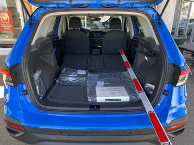 2026 Volkswagen Taos SE Black