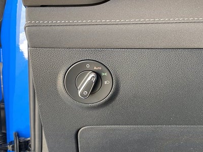 2026 Volkswagen Taos SE Black