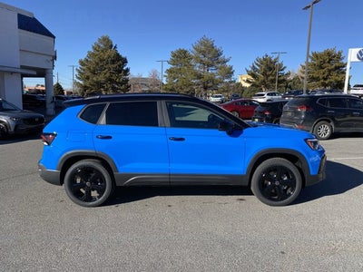 2026 Volkswagen Taos SE Black