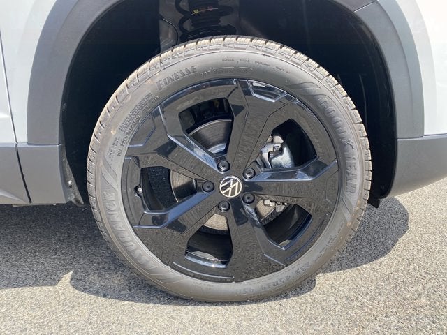 2026 Volkswagen Taos SE Black