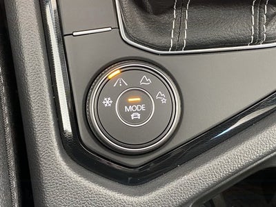 2026 Volkswagen Taos SE Black