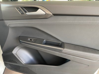 2026 Volkswagen Taos SE Black