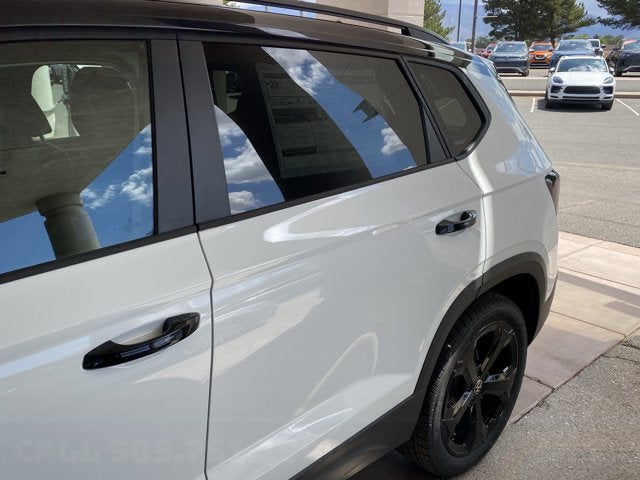 2026 Volkswagen Taos SE Black