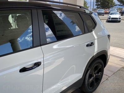 2026 Volkswagen Taos SE Black